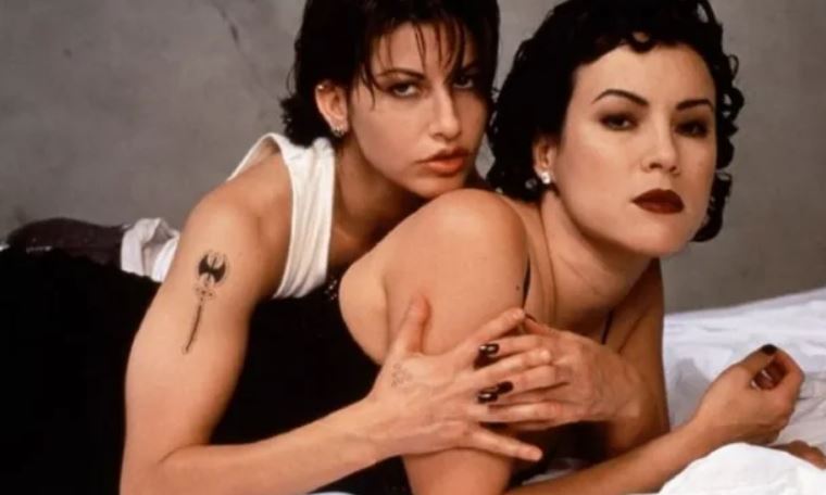 Cliché de l’hyper-sexualisation des lesbiennes dans Bound